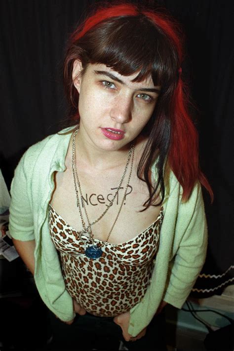 Kathleen Hanna Nude – Pics and Videos 